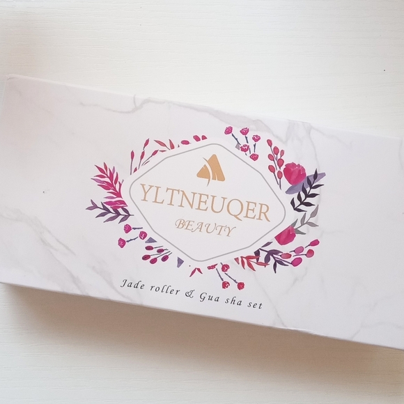 Jade Facial Roller Gua Sha Set - Picture 6 of 7